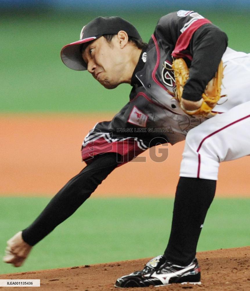 China Lotte's Watanabe pitches vs Orix