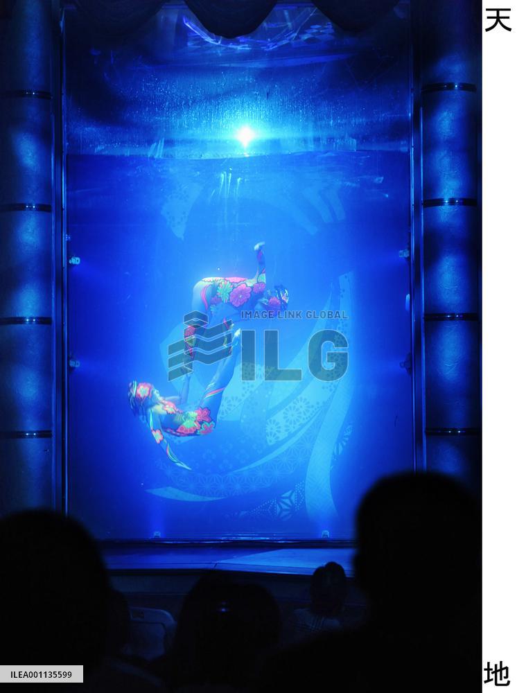 Audience treated to 'cool' Kabuki performance