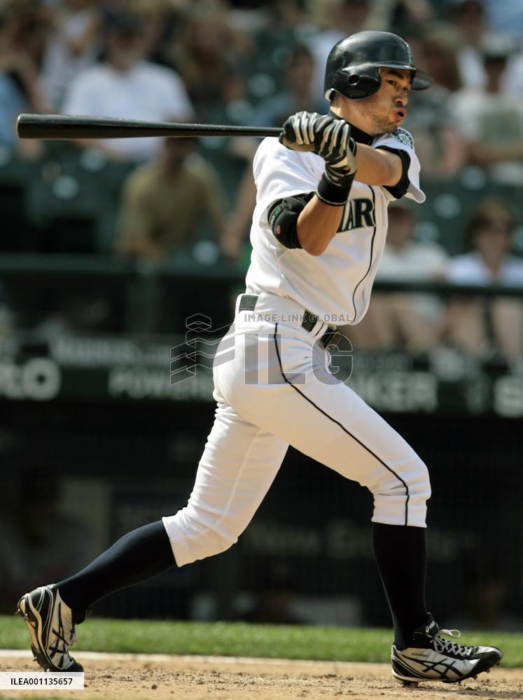 Ichiro 2-for-5 in Mariners' loss to Indians