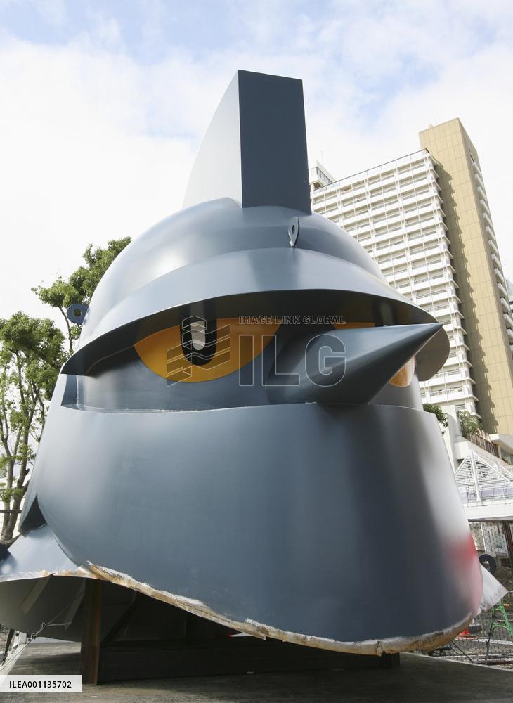 Giant head of 'Tetsujin 28-go' unveiled in Kobe