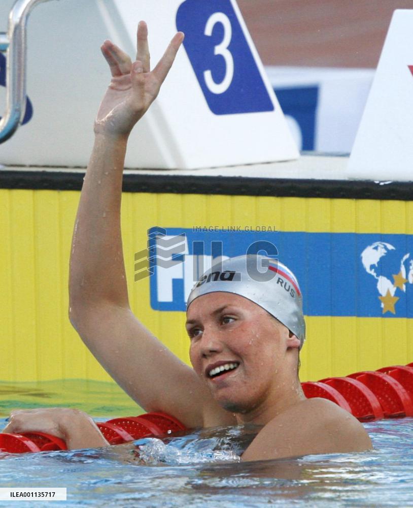 Anastasia Zueva takes world record in women's 100m backstroke