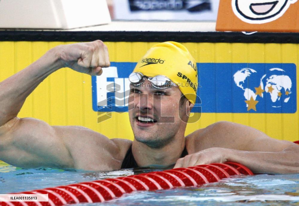 Sprenger sets world record in men's 200m breaststroke