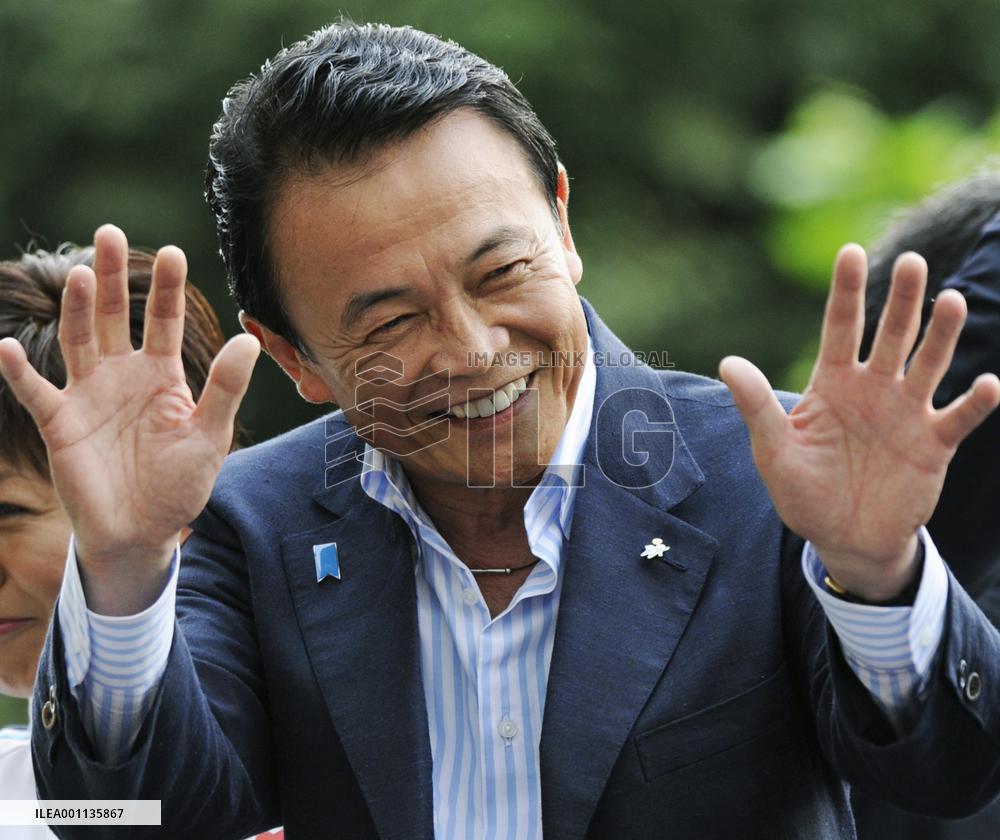 PM Aso takes to streets ahead of general election