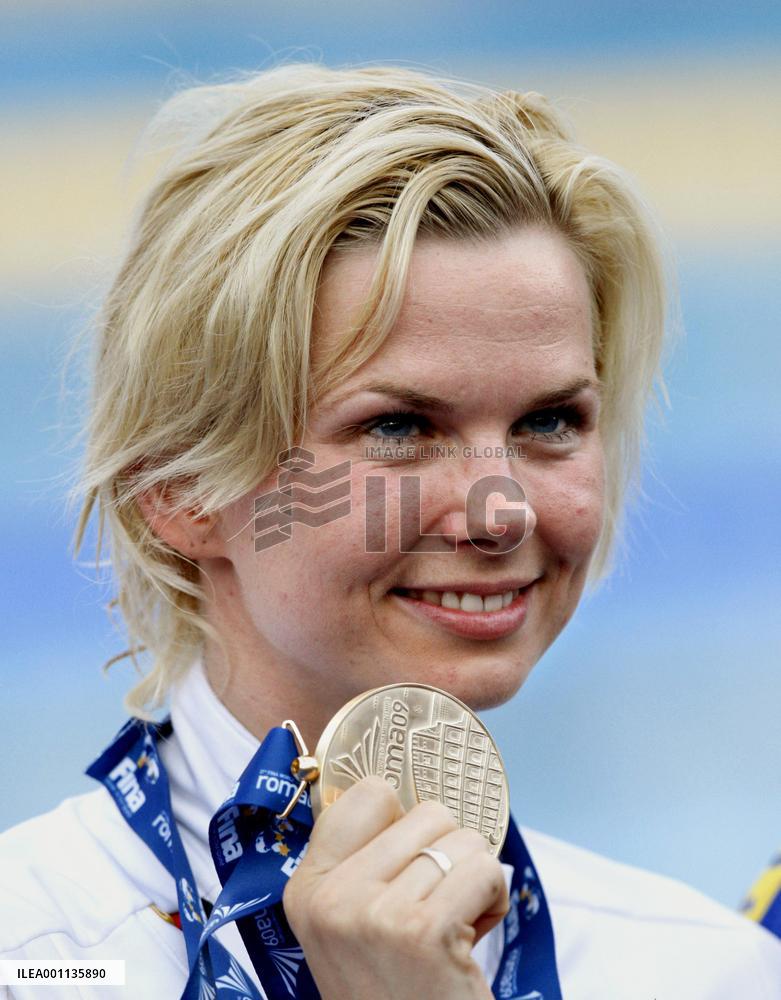 Germany's Britta Steffen wins women's 50m freestyle