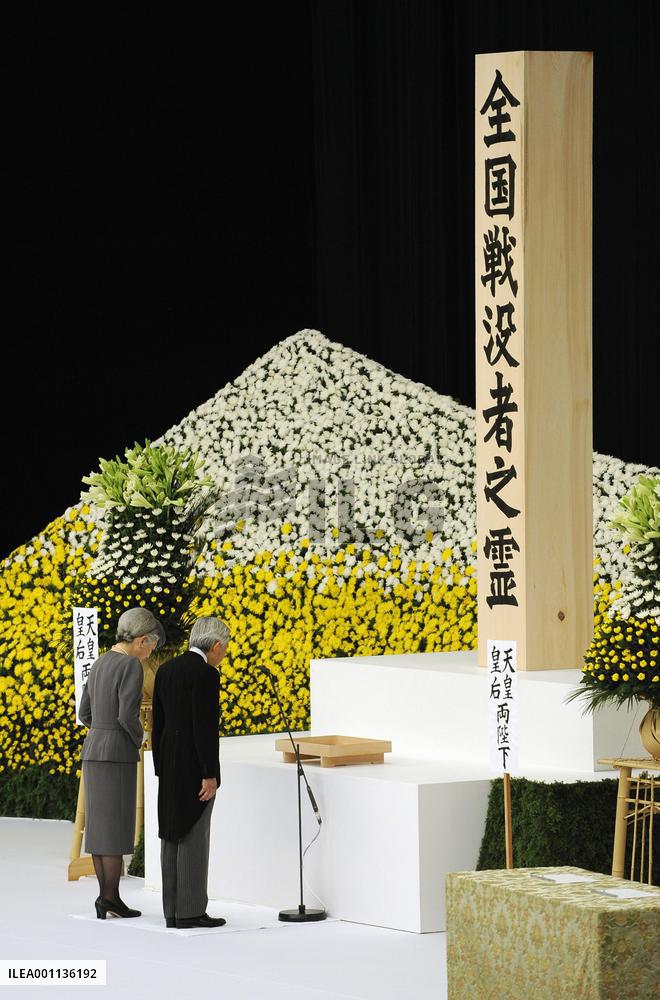 Emperor, empress in WWII memorial ceremony