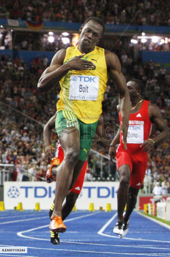 Bolt rewrites world record for men's 100m at world c'ships