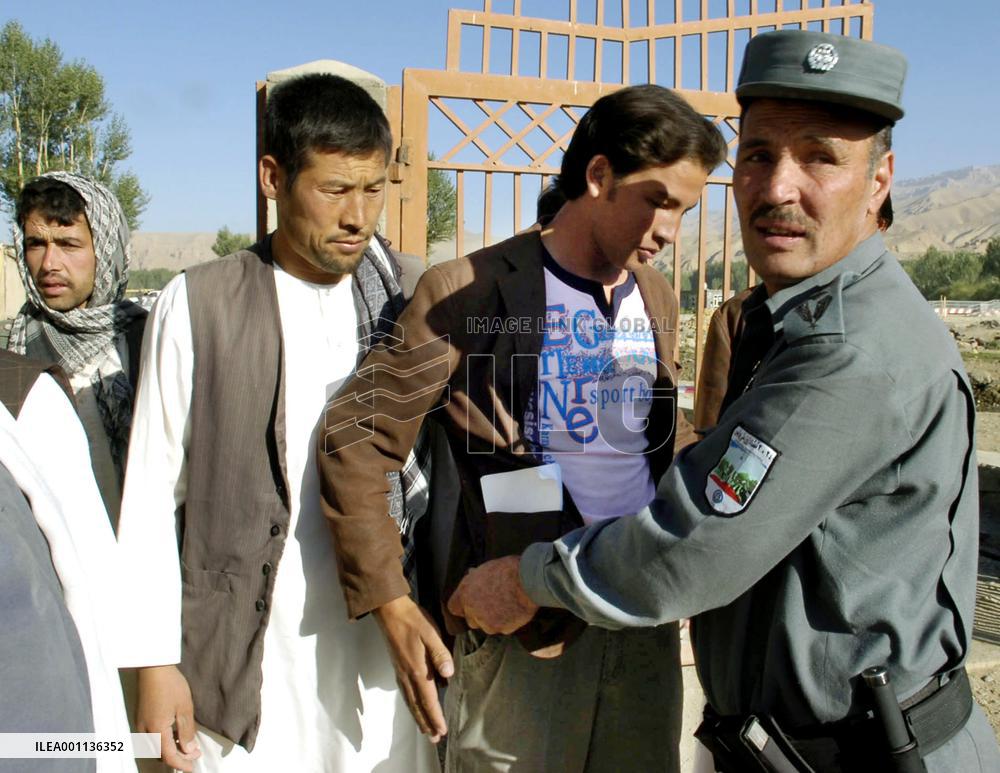 Voting under way in Afghanistan amid threats of violence
