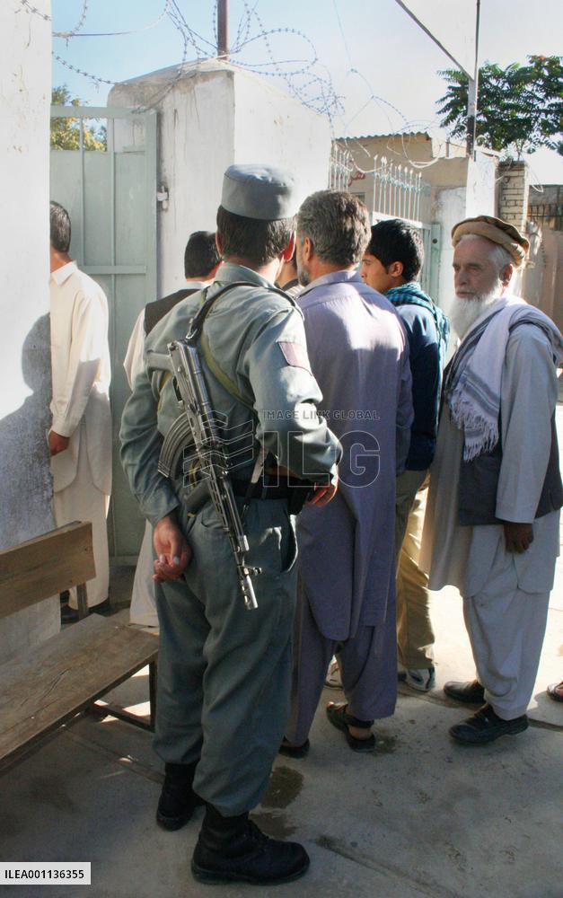 Voting under way in Afghanistan amid threats of violence