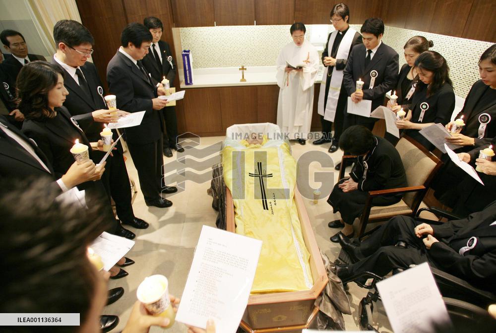 Mass held for late former S. Korean president