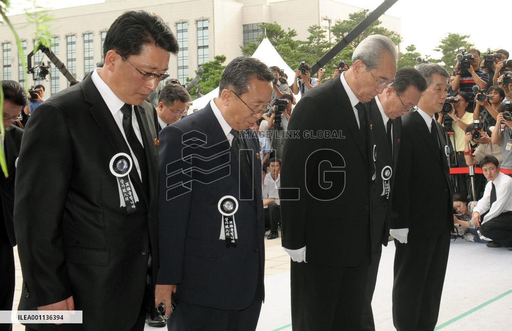 N. Korean delegation pays respects to late Pres. Kim Dae Jung