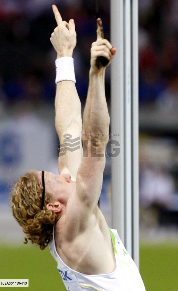 Australia's Hooker wins men's pole vault at world championships