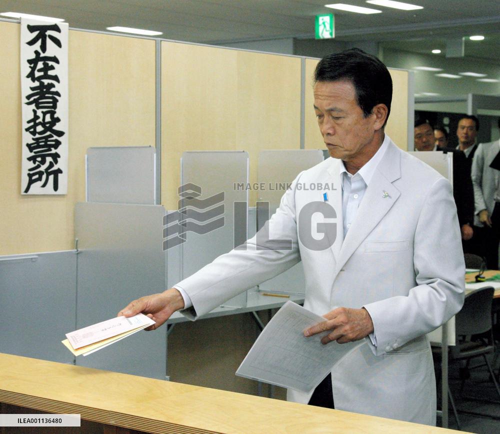 Aso casts absentee ballot for lower house election