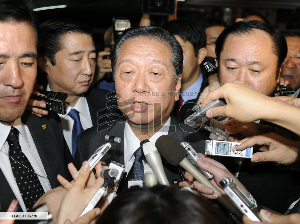 Ozawa accepts Hatoyama's offer to become DPJ secretary general