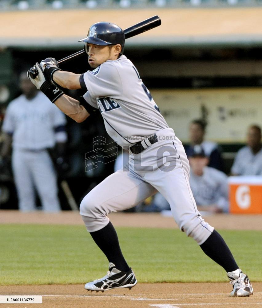 Seattle's Ichiro plays vs Oakland