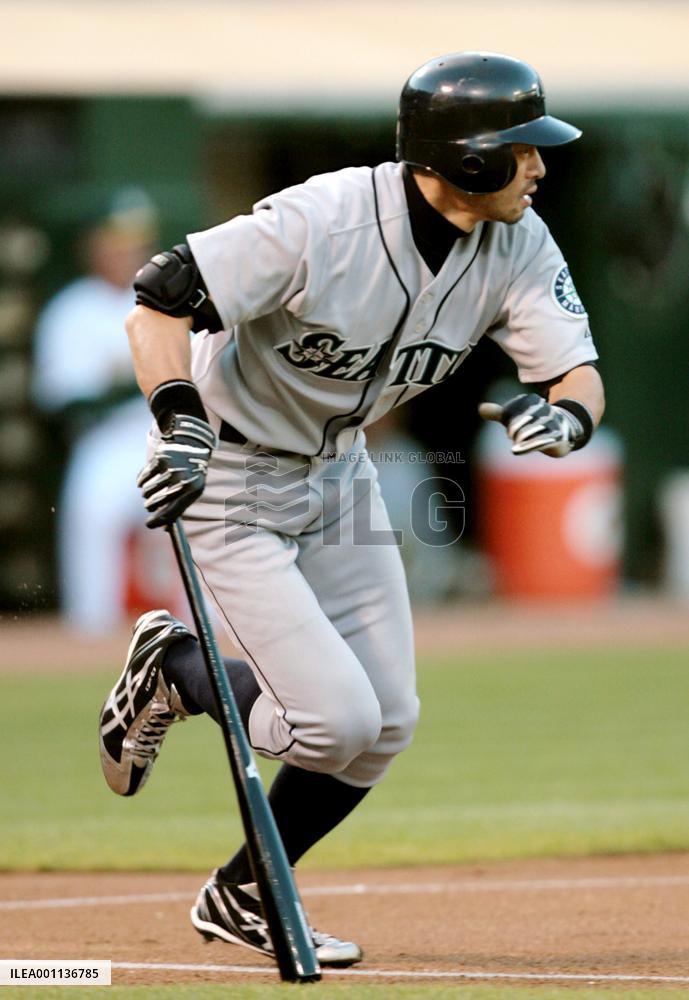 Seattle's Ichiro plays vs Oakland
