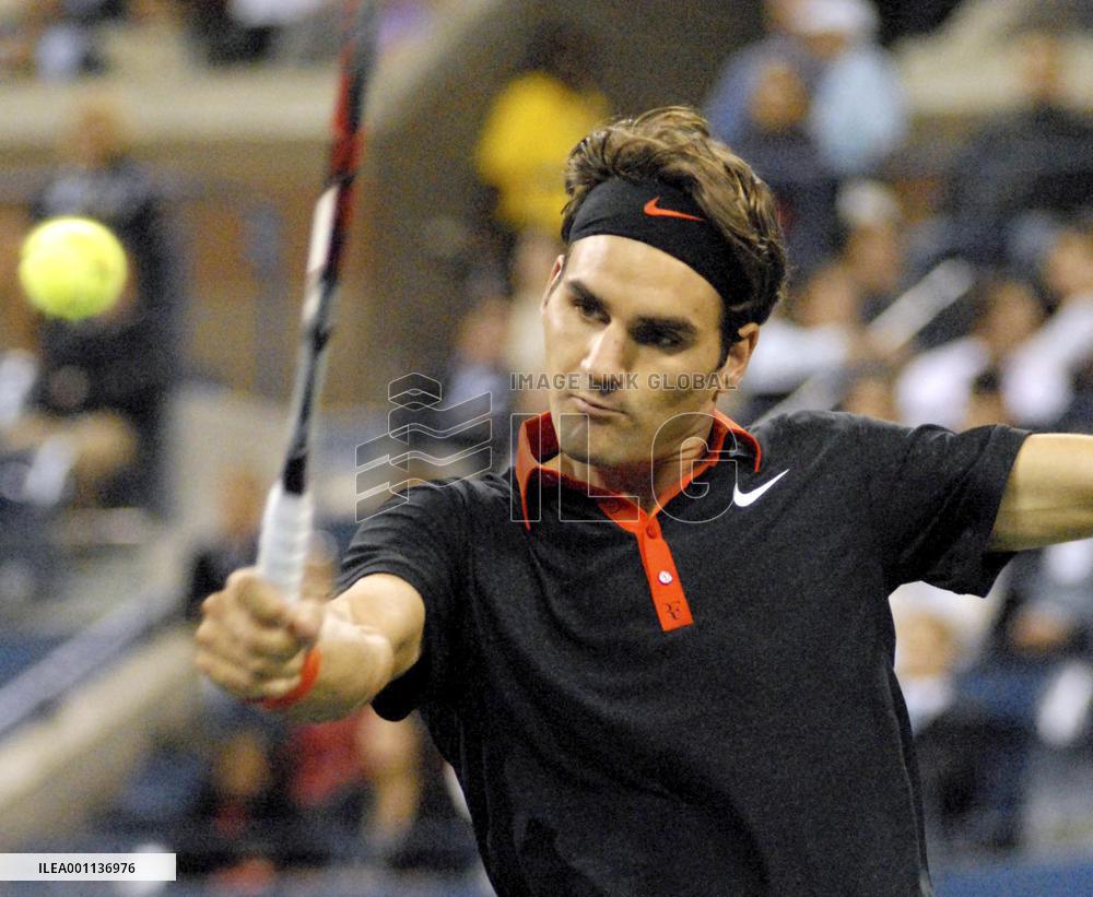 Federer advances to semifinals at U.S. Open tennis