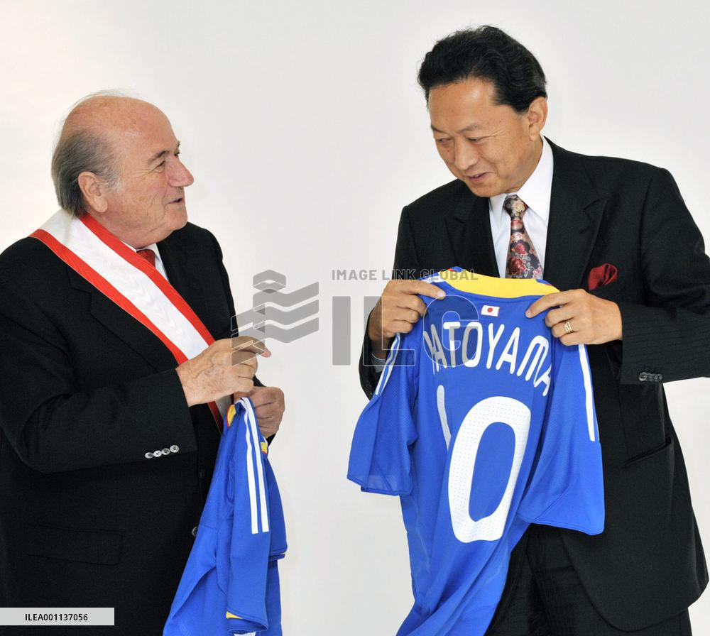 Hatoyama meets FIFA chief Blatter