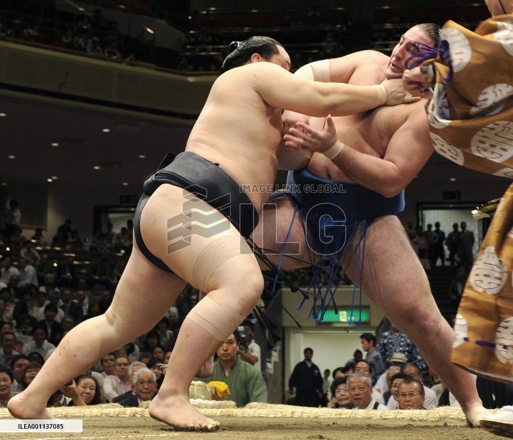 Hakuho, Asashoryu post 2nd wins at autumn tourney