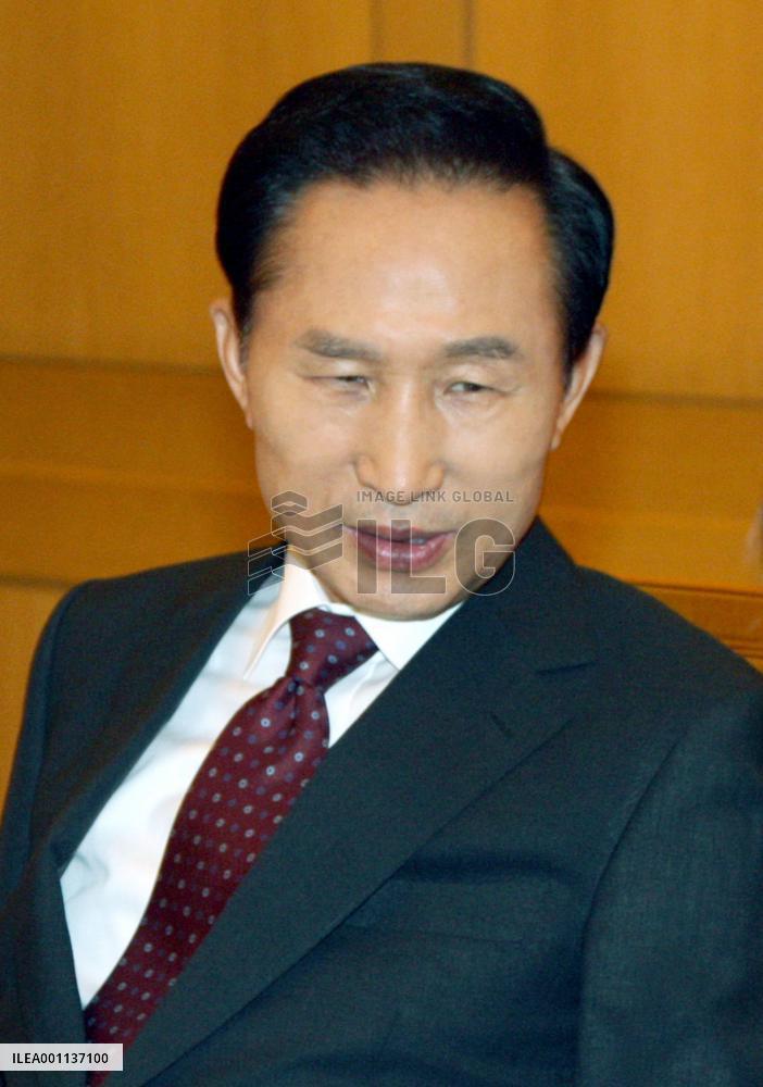 S. Korean president hopes for emperor's visit next year