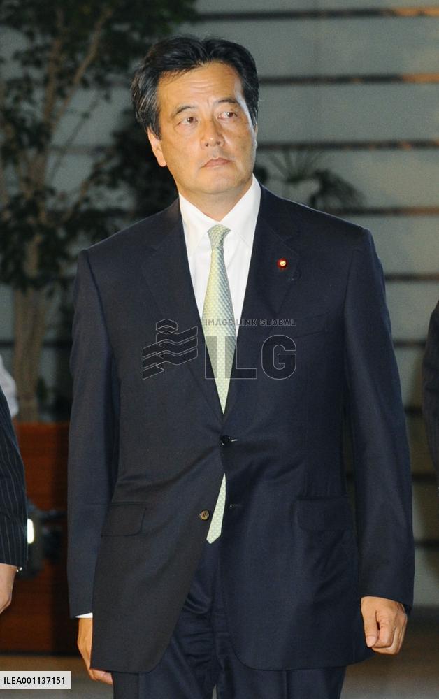 Foreign Minister Okada arrives at premier's office