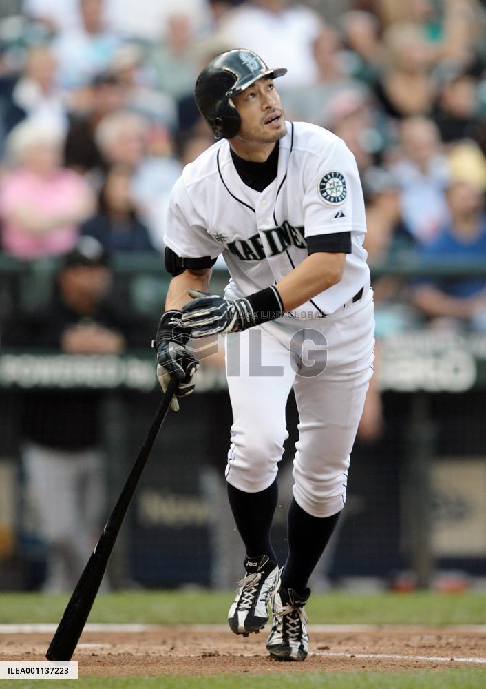 Ichiro plays vs. White Sox