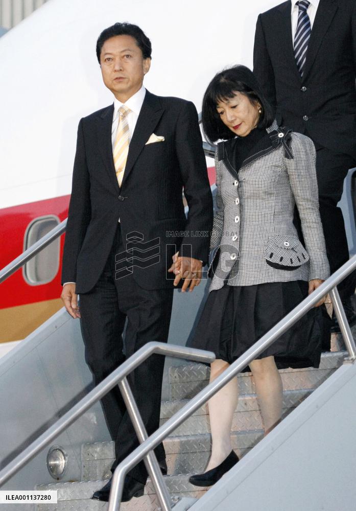 Hatoyama arrives in N.Y., making his diplomatic debut