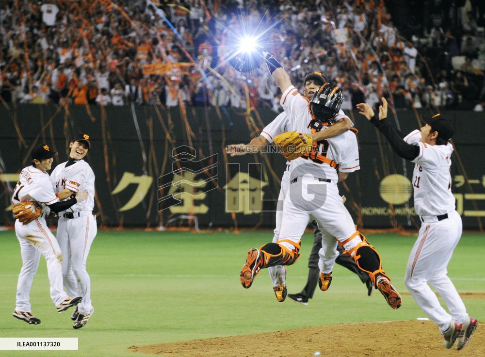 Yomiuri win 3rd straight Central League title