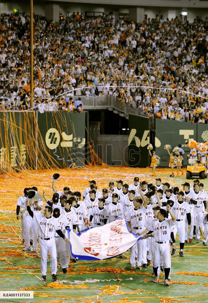 Yomiuri wins 3rd straight Central League title
