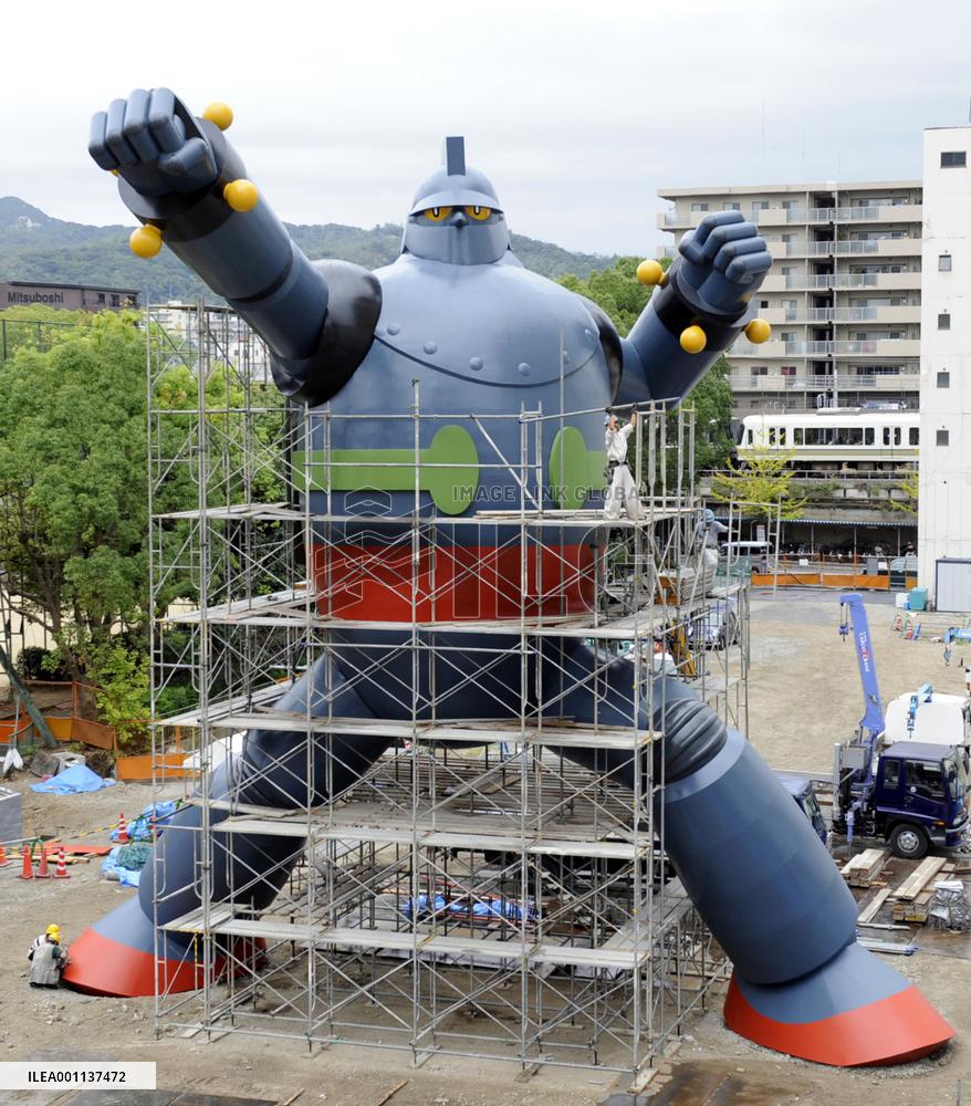 'Tetsujin 28-go' statue unveiled in Kobe