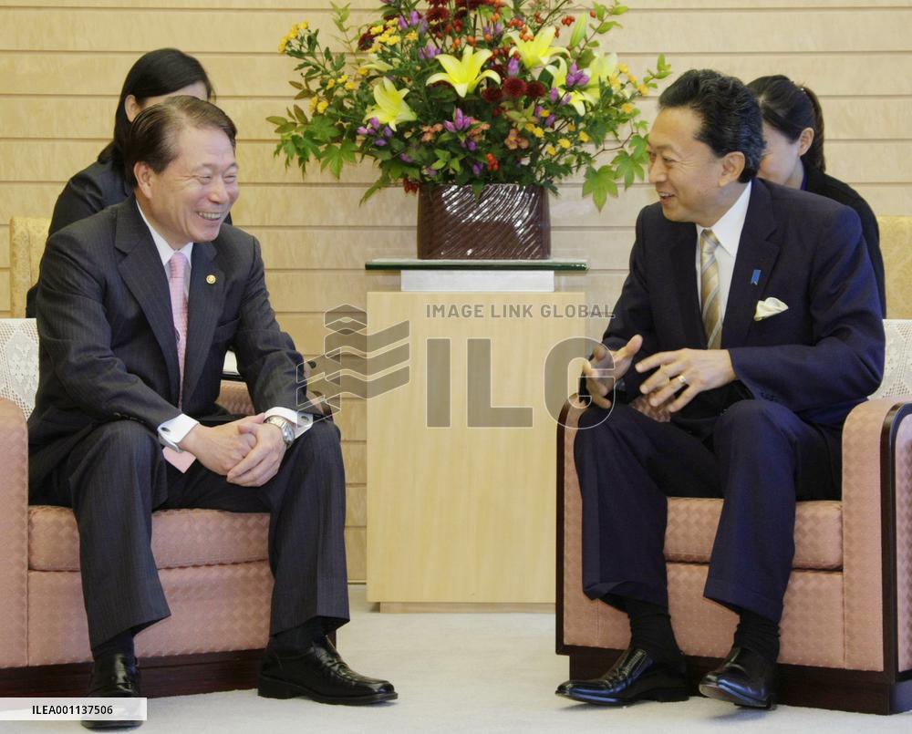 Hatoyama holds talks with S. Korean foreign minister Yu