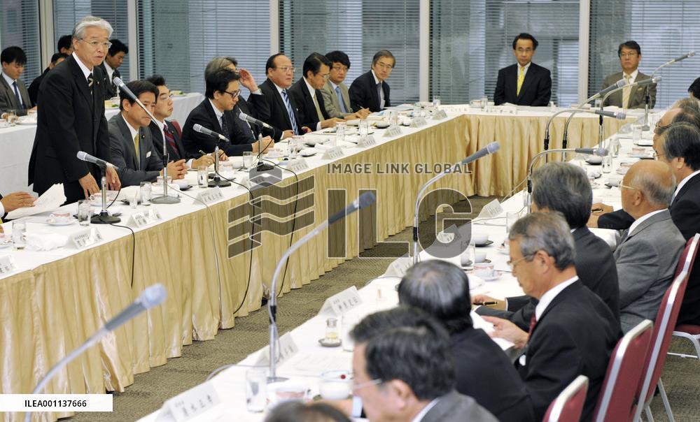 Naoshima meets with business leaders