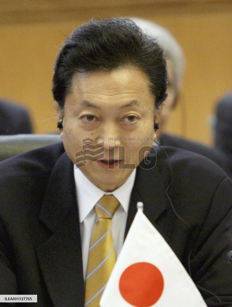 Japan, China, S. Korea hold summit in Beijing