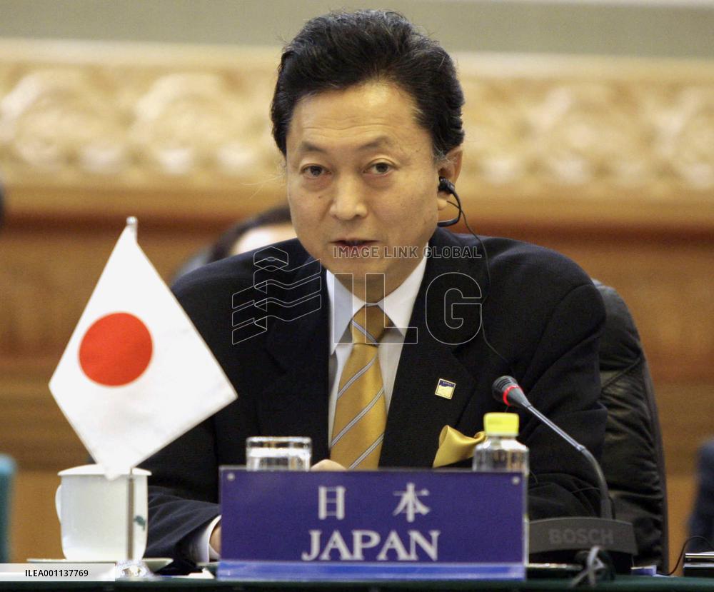 Japan, China, S. Korea hold summit in Beijing