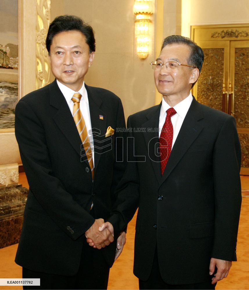 Hatoyama, Wen meet bilaterally