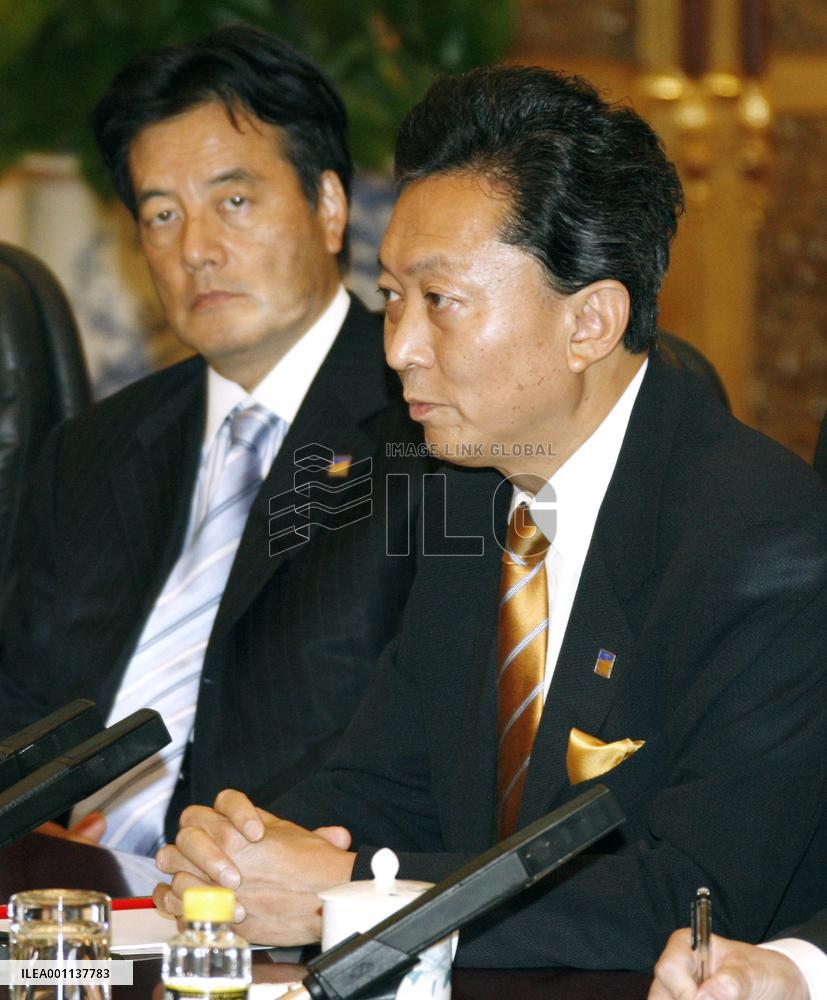 Hatoyama, Wen meet bilaterally