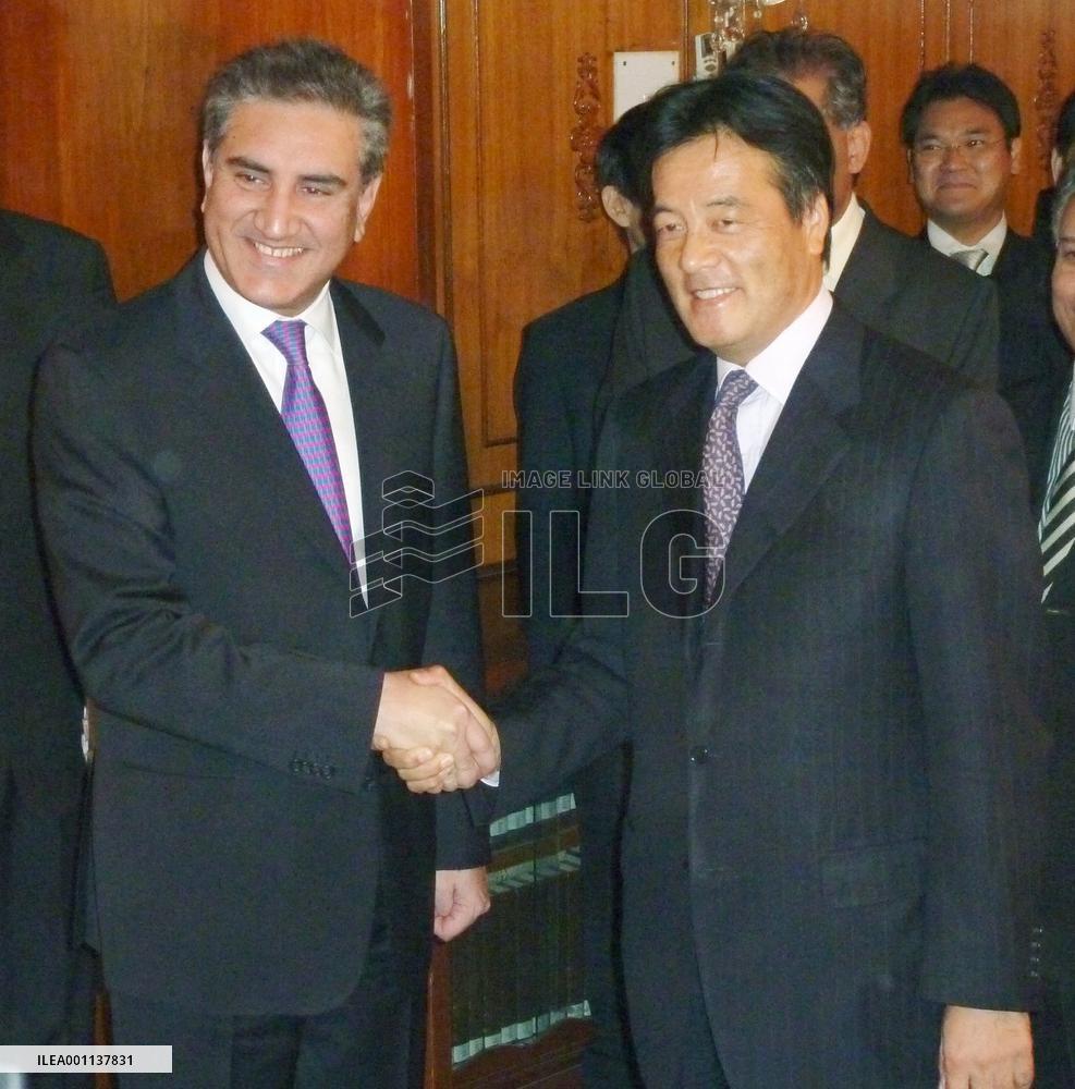 Japanese, Pakistani foreign ministers hold talks in Islamabad