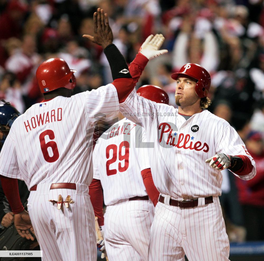 Phillies smash Dodgers 11-0 in Game 3 of NLCS