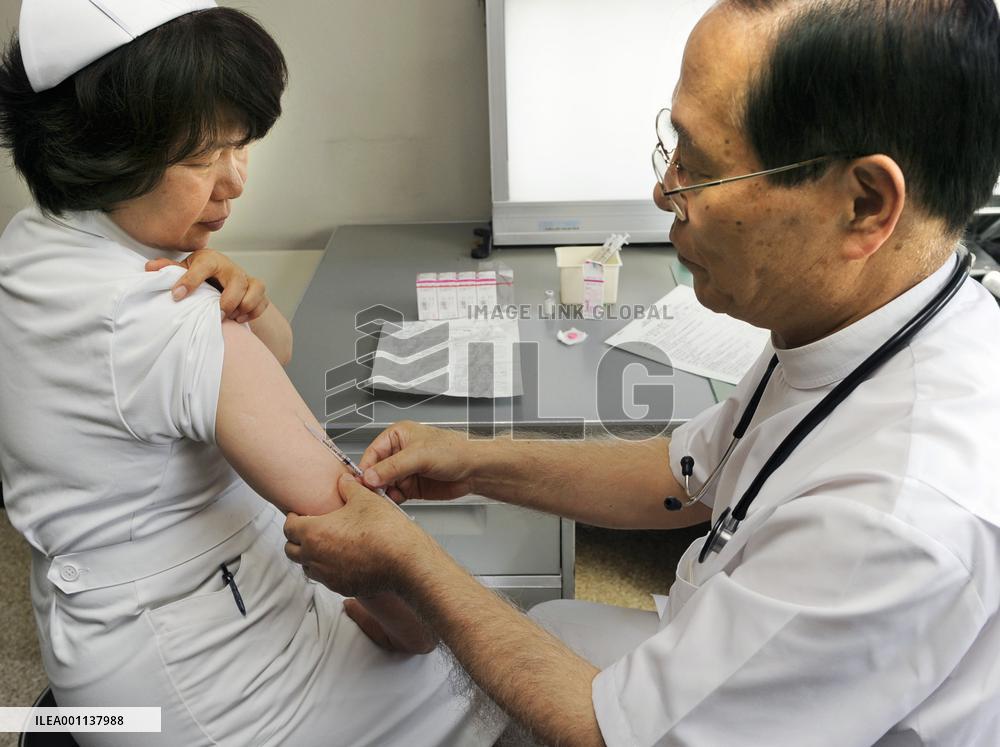 H1N1 flu vaccination begins in Japan