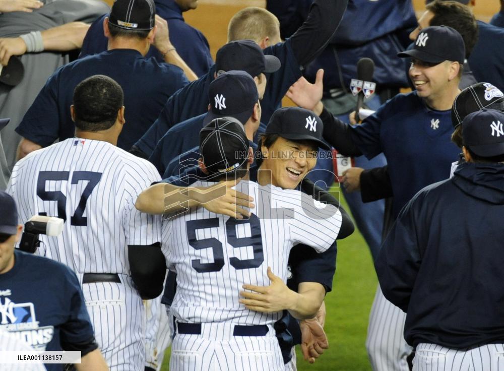 Yankees advance to World Series