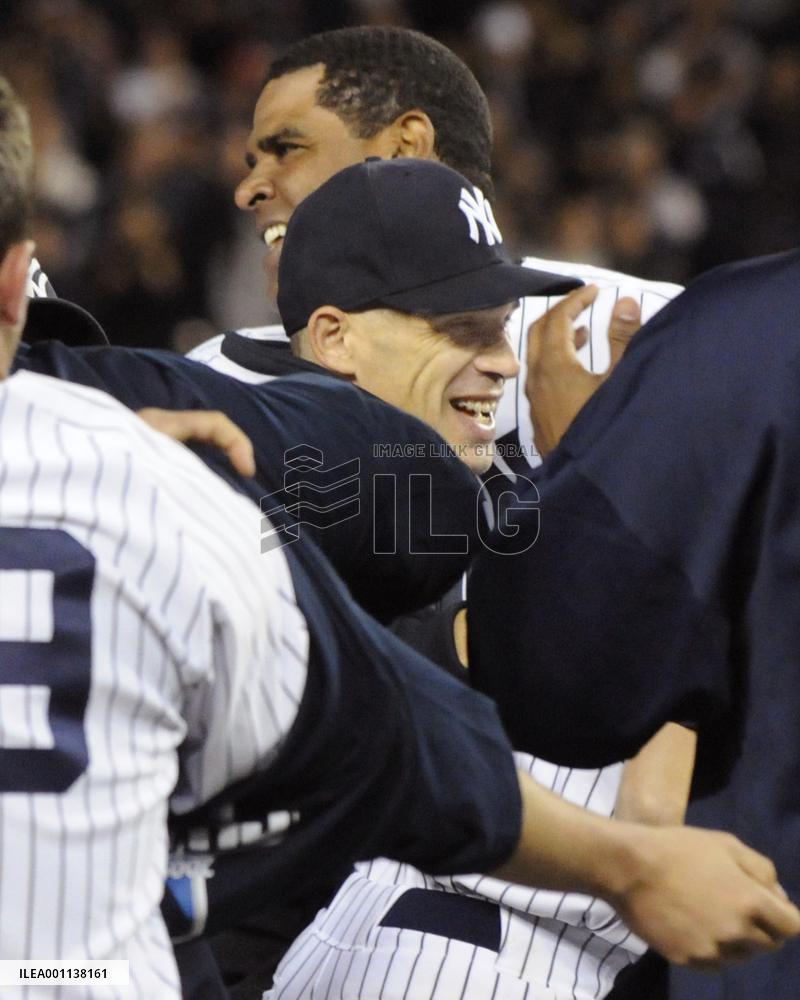 Yankees advance to World Series