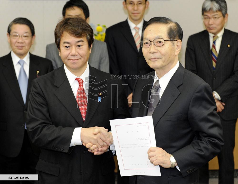 Saito formally becomes Japan Post head