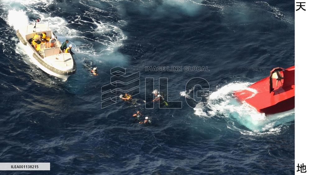 3 rescued from capsized boat off Tokyo