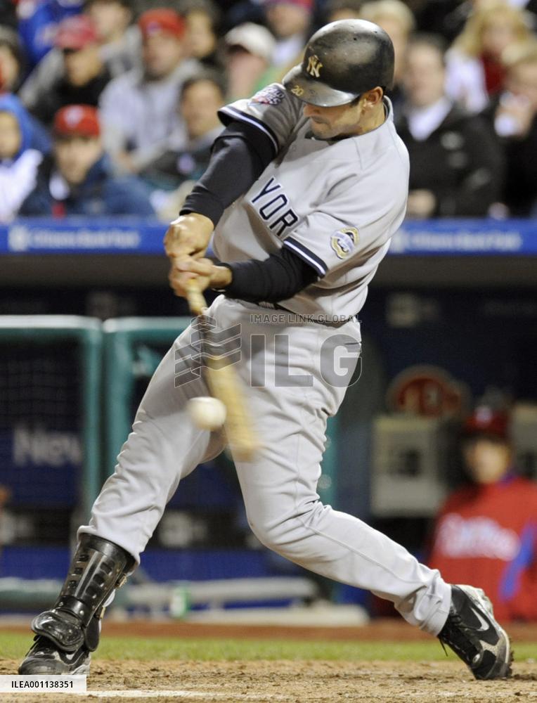 Yankees beat Phillies 7-4 in Game 4 of World Series