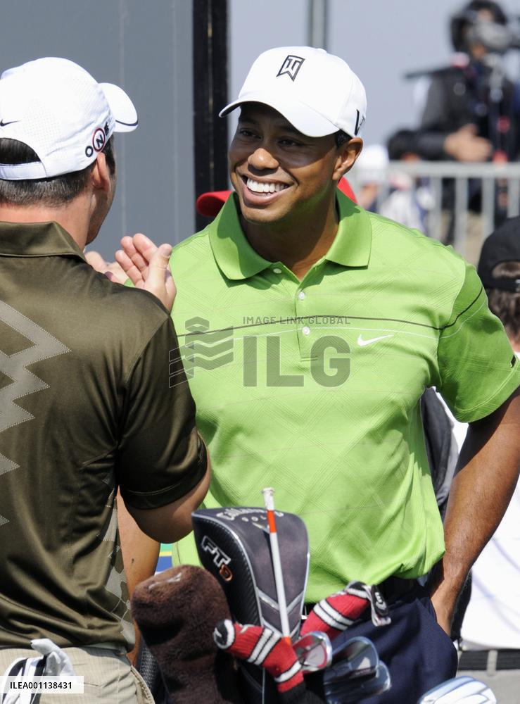 Woods plays HSBC Champions