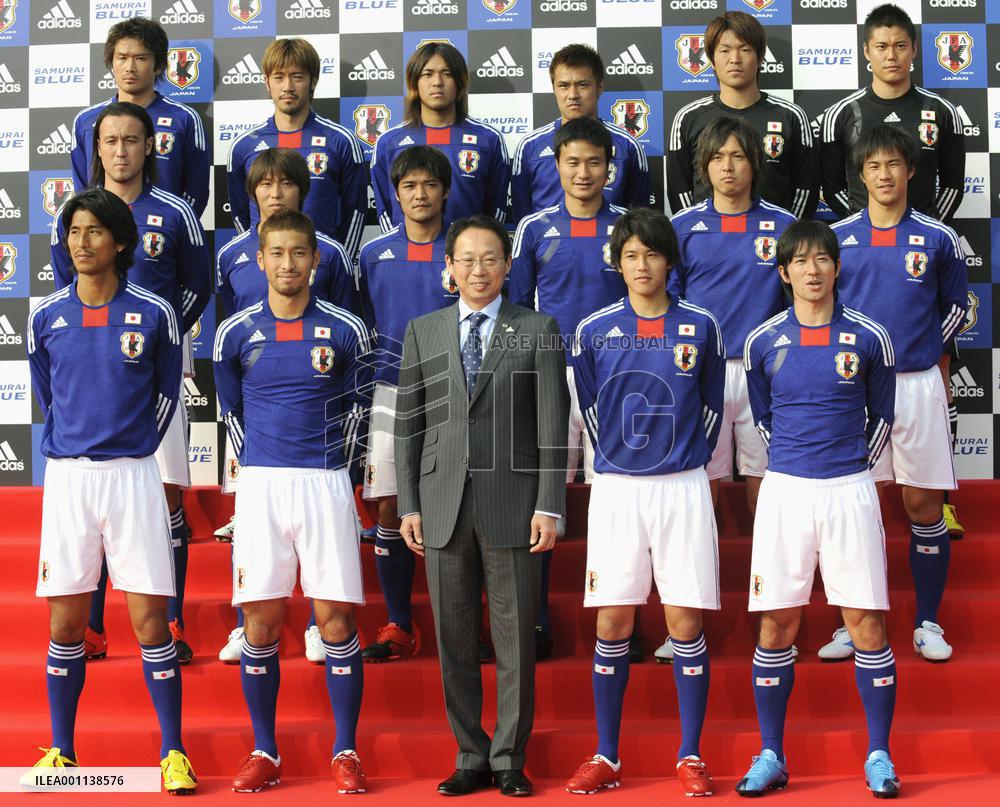 'Samurai' Japan unveil new kit