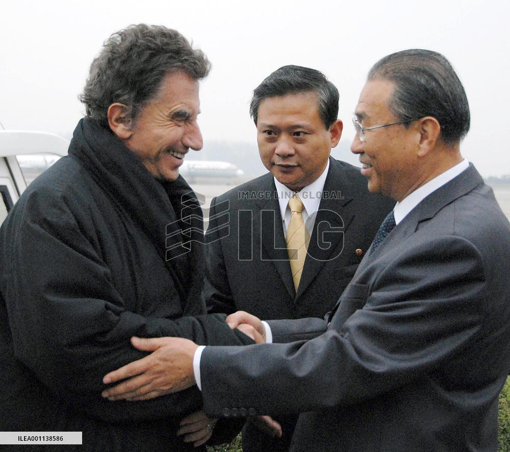 French envoy arrives in N. Korea with Sarkozy's special message