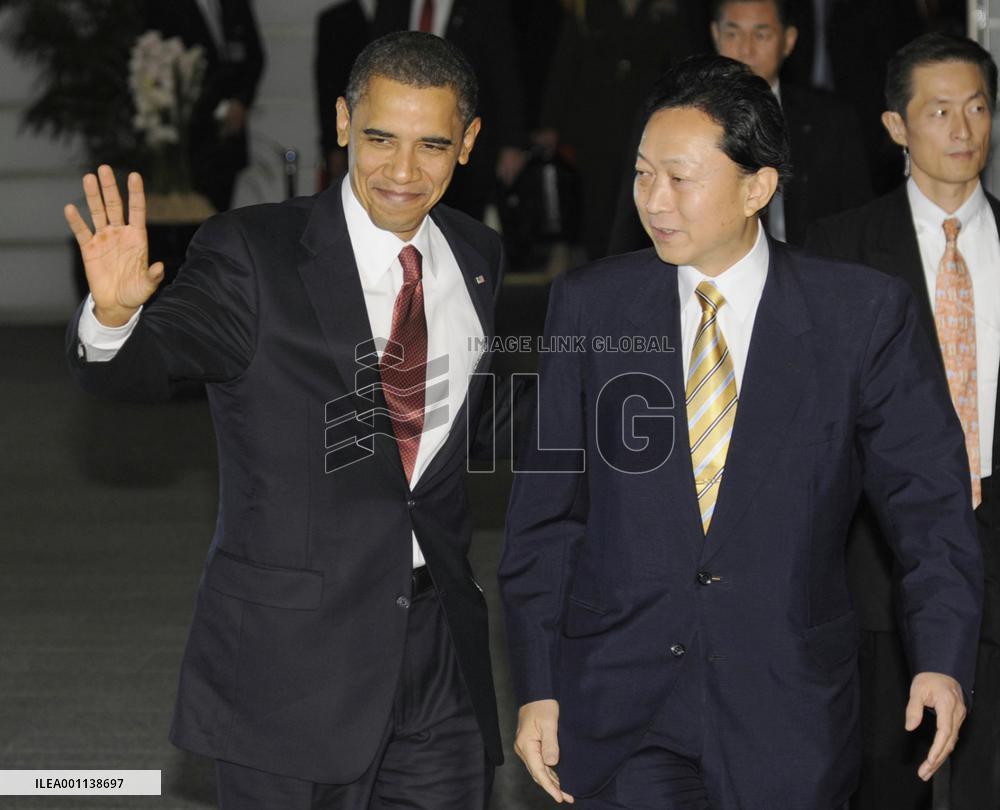 U.S. President Obama talks with Japanese Prime Minister Hatoyama
