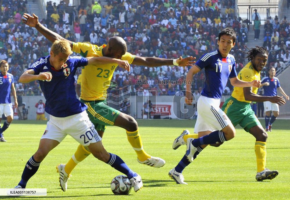 Japan hold World Cup hosts S. Africa to 0-0 draw