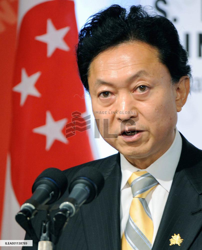 Hatoyama gives speech in Singapore on Asian policy
