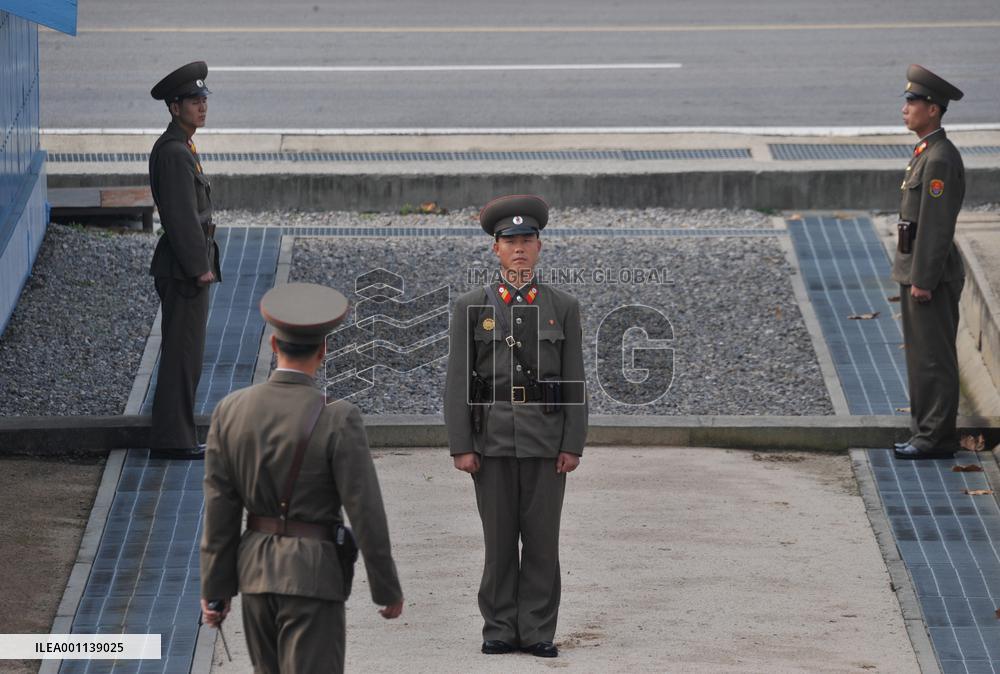 N. Korean soldiers at Panmunjeom